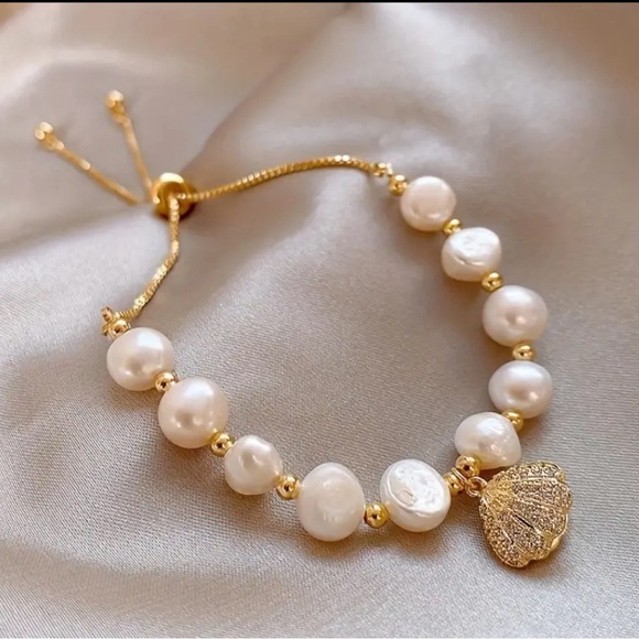 Elegant Freshwater Pearl Bracelet for Women - Sophisticated - Picture 1 of 6